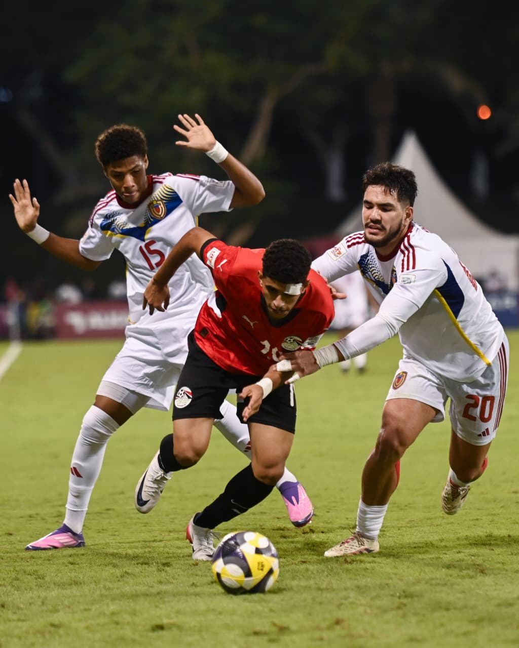 سويسرا تتقدم على الفراعنة بهدفين